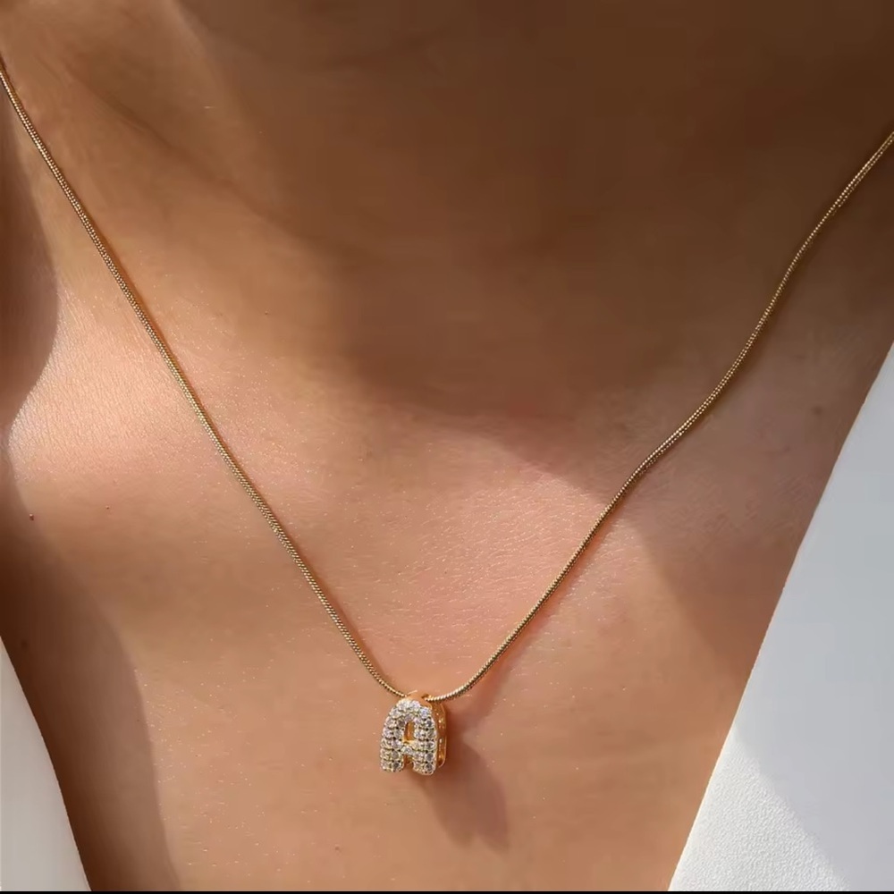 -K- Crystal Initial Letter Pendant Necklace Waterproof Gold letter——K - Picture 2 of 7